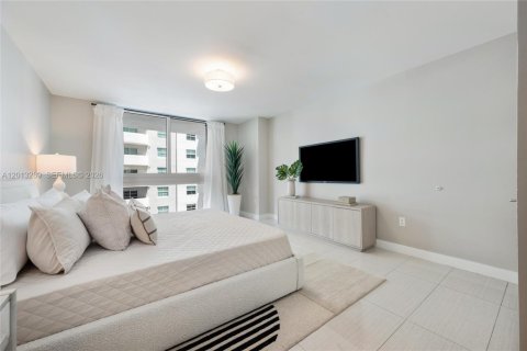 Condo in Miami, Florida, 3 bedrooms  № 2076479 - photo 29