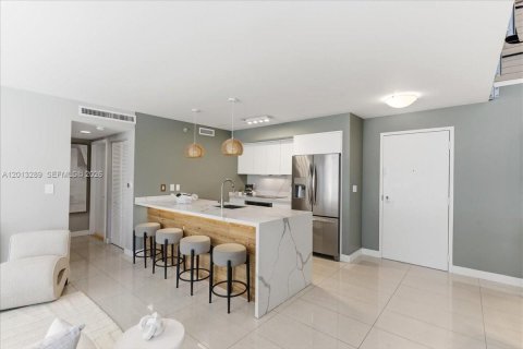 Condo in Miami, Florida, 3 bedrooms  № 2076479 - photo 9
