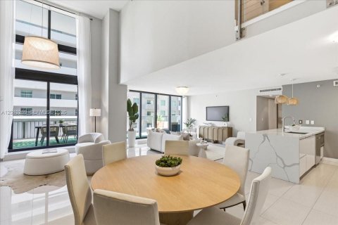 Condo in Miami, Florida, 3 bedrooms  № 2076479 - photo 4