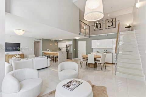 Condo in Miami, Florida, 3 bedrooms № 2076479