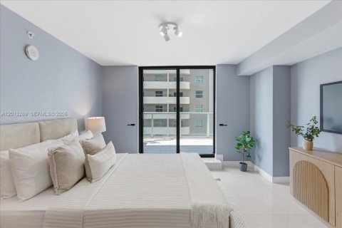 Condo in Miami, Florida, 3 bedrooms  № 2076479 - photo 19