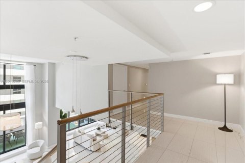 Condo in Miami, Florida, 3 bedrooms  № 2076479 - photo 24