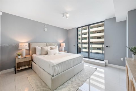 Condo in Miami, Florida, 3 bedrooms  № 2076479 - photo 18