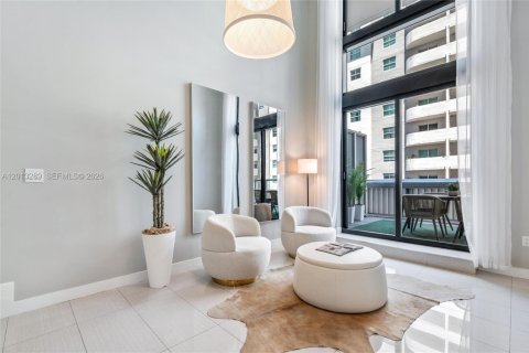 Condo in Miami, Florida, 3 bedrooms  № 2076479 - photo 16