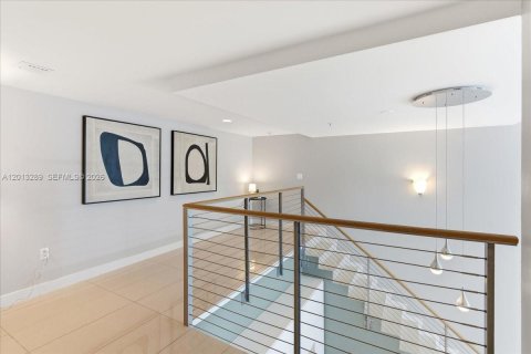Condo in Miami, Florida, 3 bedrooms  № 2076479 - photo 26