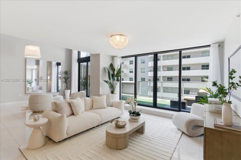 Condo in Miami, Florida, 3 bedrooms  № 2076479 - photo 11
