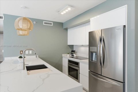 Condo in Miami, Florida, 3 bedrooms  № 2076479 - photo 13