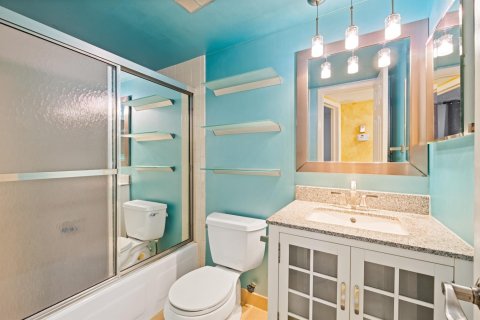 Condo in Tamarac, Florida, 2 bedrooms  № 2088415 - photo 2