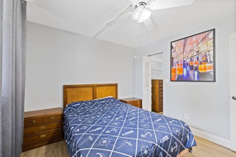 Condo in Tamarac, Florida, 2 bedrooms  № 2088415 - photo 4