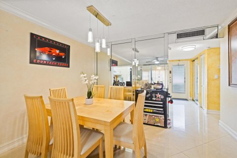 Condo in Tamarac, Florida, 2 bedrooms  № 2088415 - photo 10