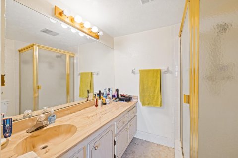 Condo in Tamarac, Florida, 2 bedrooms  № 2088415 - photo 12
