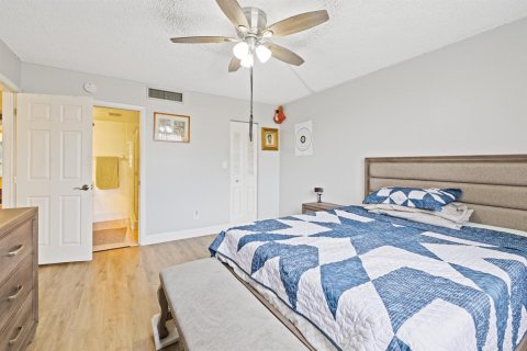 Condo in Tamarac, Florida, 2 bedrooms  № 2088415 - photo 16