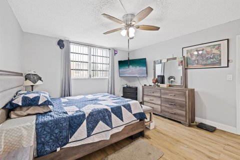 Condo in Tamarac, Florida, 2 bedrooms  № 2088415 - photo 14