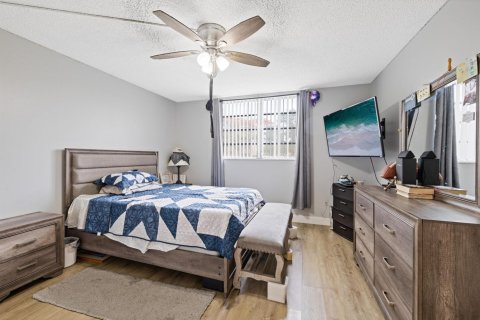 Condo in Tamarac, Florida, 2 bedrooms  № 2088415 - photo 13