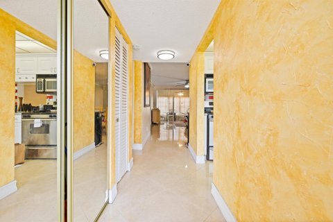 Condo in Tamarac, Florida, 2 bedrooms  № 2088415 - photo 18