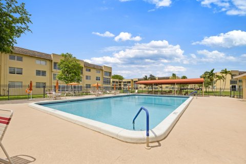 Condo in Tamarac, Florida, 2 bedrooms  № 2088415 - photo 22