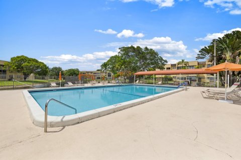 Condo in Tamarac, Florida, 2 bedrooms  № 2088415