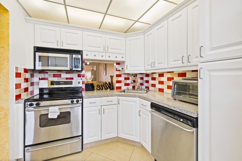 Condo in Tamarac, Florida, 2 bedrooms  № 2088415 - photo 6