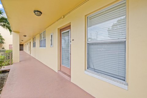 Condo in Tamarac, Florida, 2 bedrooms  № 2088415 - photo 20
