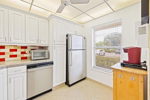 Condo in Tamarac, Florida, 2 bedrooms  № 2088415 - photo 5