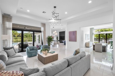 House in Boca Raton, Florida 5 bedrooms, 371.42 sq.m. № 2181444 - photo 7