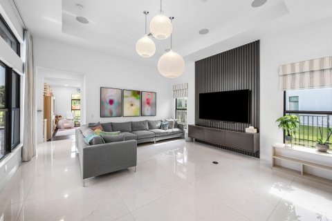 House in Boca Raton, Florida 5 bedrooms, 371.42 sq.m. № 2181444 - photo 22