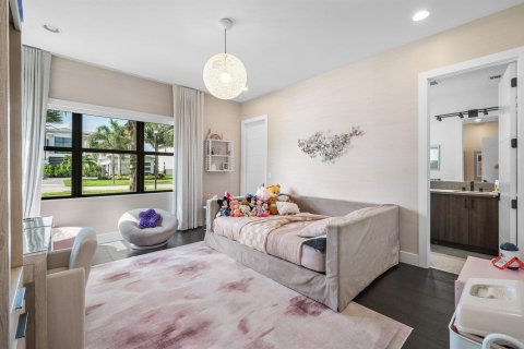House in Boca Raton, Florida 5 bedrooms, 371.42 sq.m. № 2181444 - photo 10