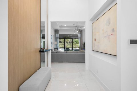 House in Boca Raton, Florida 5 bedrooms, 371.42 sq.m. № 2181444 - photo 5