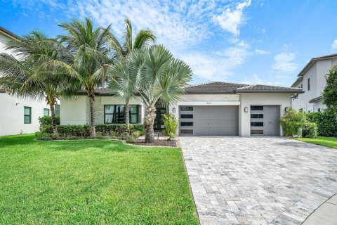 House in Boca Raton, Florida 5 bedrooms, 371.42 sq.m. № 2181444 - photo 2