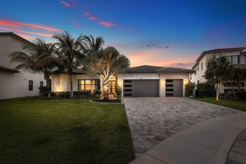House in Boca Raton, Florida 5 bedrooms, 371.42 sq.m. № 2181444