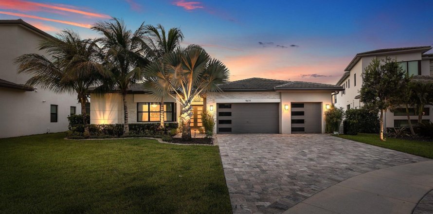 House in Boca Raton, Florida 5 bedrooms, 371.42 sq.m. № 2181444