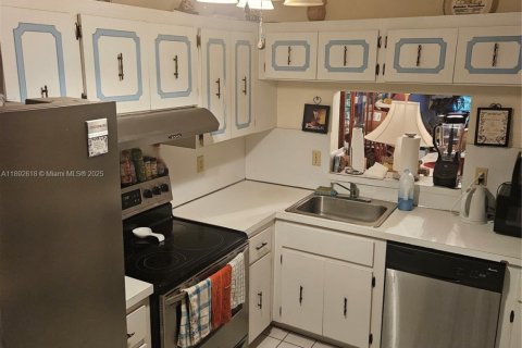 Copropriété à vendre à Lauderhill, Floride: 2 chambres, 99.41 m2 № 1948258 - photo 3