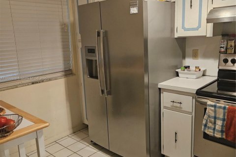 Copropriété à vendre à Lauderhill, Floride: 2 chambres, 99.41 m2 № 1948258 - photo 2