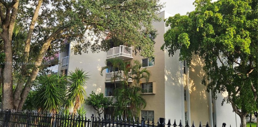 Condo à Lauderhill, Floride, 2 chambres  № 1948258