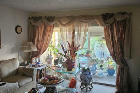 Copropriété à vendre à Lauderhill, Floride: 2 chambres, 99.41 m2 № 1948258 - photo 14