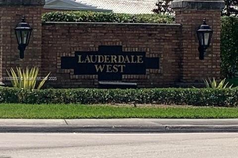 Casa en venta en Plantation, Florida, 2 dormitorios, 123.56 m2 № 1739825 - foto 1