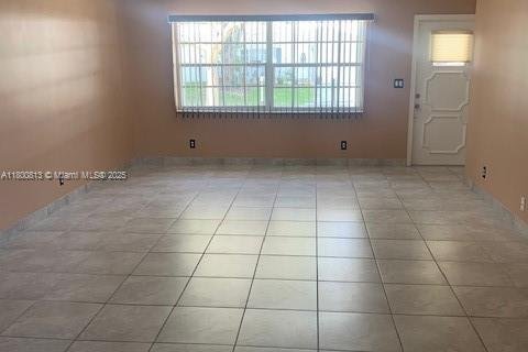 Casa en venta en Plantation, Florida, 2 dormitorios, 123.56 m2 № 1739825 - foto 4