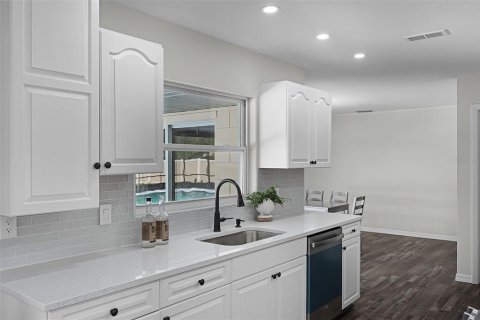 House in DeLand, Florida 4 bedrooms, 142.14 sq.m. № 1907728 - photo 7