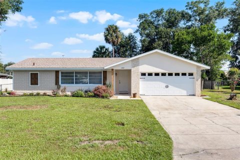 House in DeLand, Florida 4 bedrooms, 142.14 sq.m. № 1907728 - photo 1