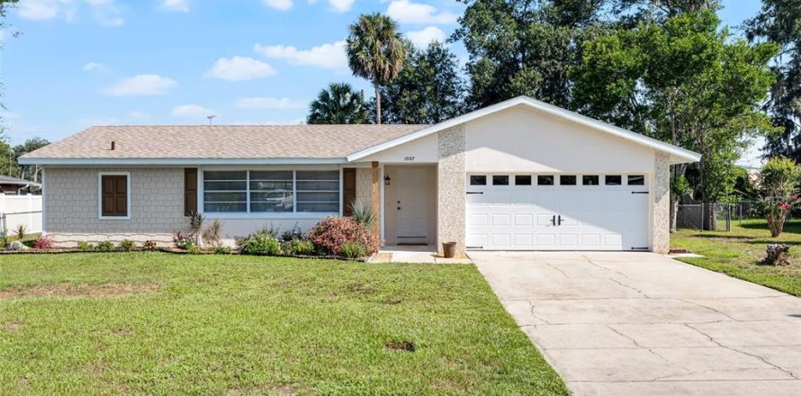 House in DeLand, Florida 4 bedrooms, 142.14 sq.m. № 1907728