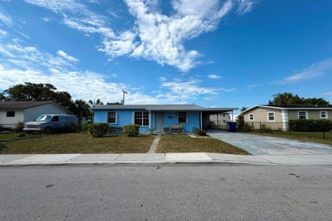 Купить виллу или дом в Ривьера-Бич, Флорида 3 комнаты, 91.79м2, № 2085510 - фото 2