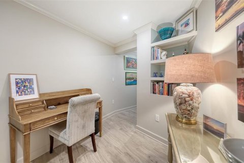 Condo in Sarasota, Florida, 4 bedrooms № 2092253 - photo 18