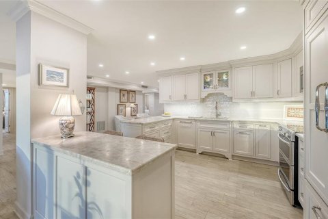 Condo in Sarasota, Florida, 4 bedrooms № 2092253 - photo 9