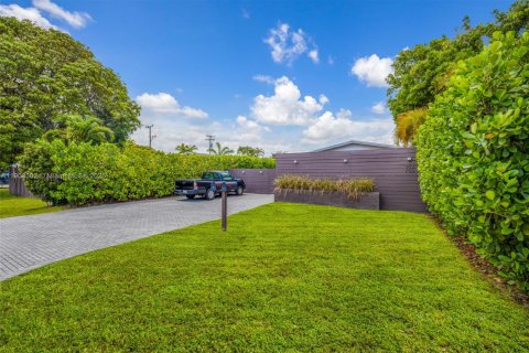 Villa ou maison à louer à Wilton Manors, Floride: 2 chambres, 156.63 m2 № 1965765 - photo 2