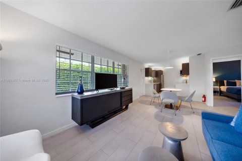 Villa ou maison à louer à Wilton Manors, Floride: 2 chambres, 156.63 m2 № 1965765 - photo 3