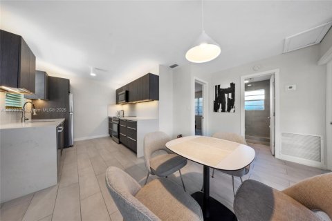 Villa ou maison à louer à Wilton Manors, Floride: 2 chambres, 156.63 m2 № 1965765 - photo 7