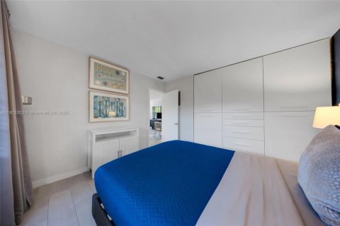 Villa ou maison à louer à Wilton Manors, Floride: 2 chambres, 156.63 m2 № 1965765 - photo 18