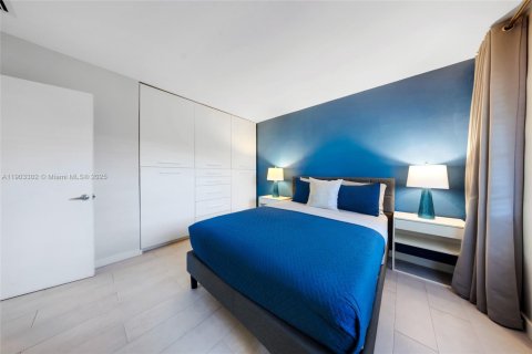 Villa ou maison à louer à Wilton Manors, Floride: 2 chambres, 156.63 m2 № 1965765 - photo 19