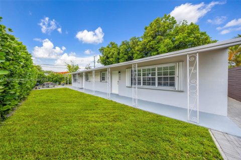 Villa ou maison à louer à Wilton Manors, Floride: 2 chambres, 156.63 m2 № 1965765 - photo 1
