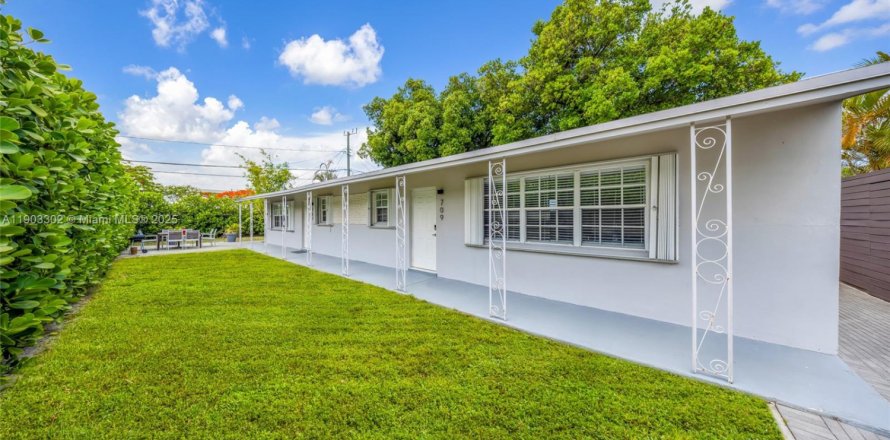 Villa ou maison à Wilton Manors, Floride 2 chambres, 156.63 m2 № 1965765